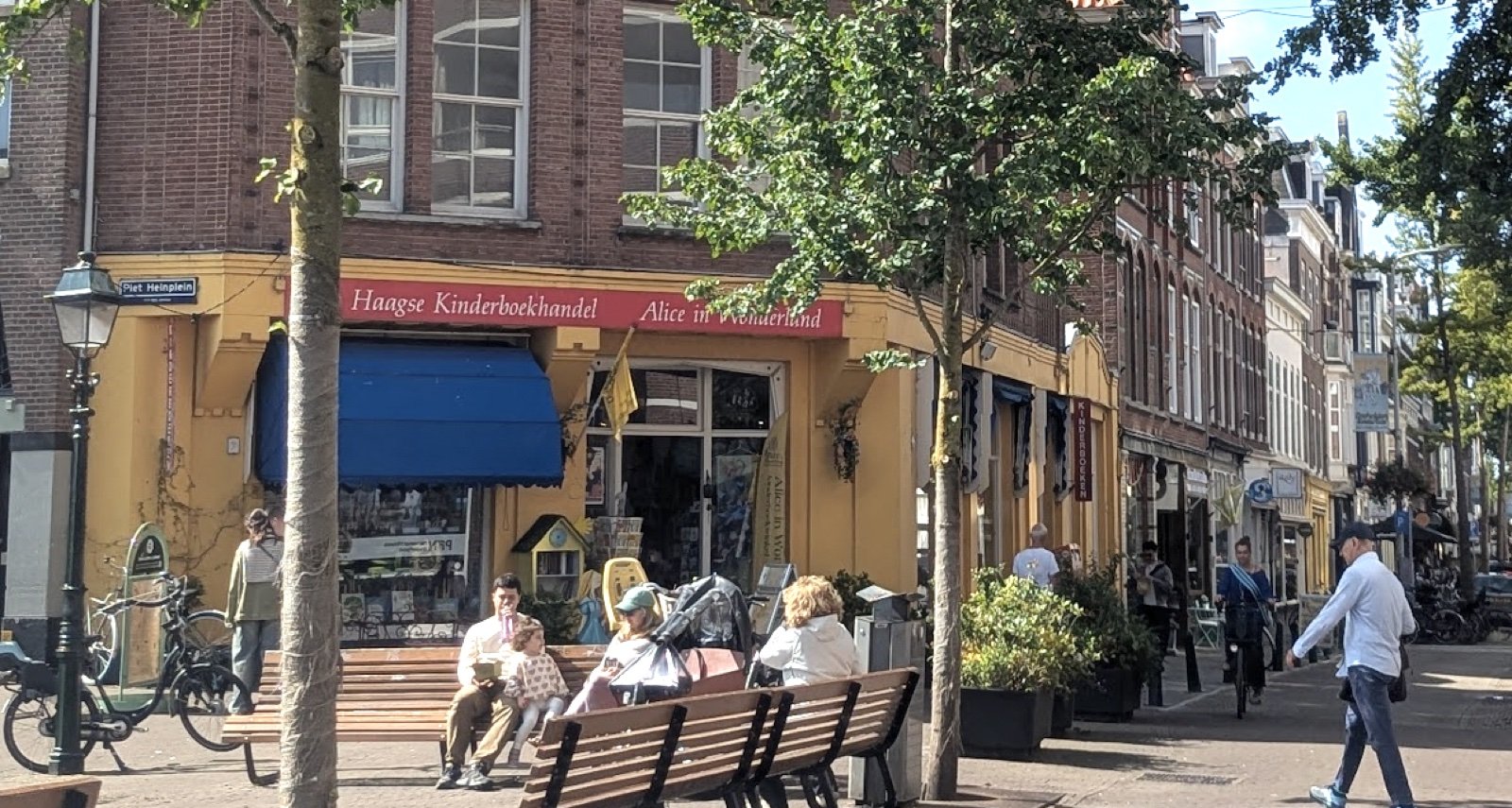 Piet Heinpleinの角にあるHaagse Kinderboekhandel